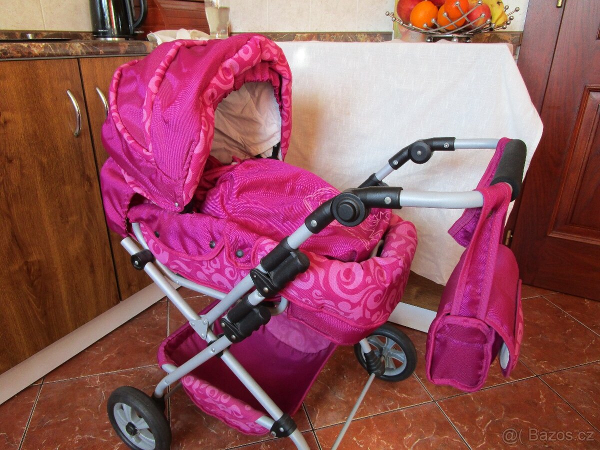 kočárek pro panenky
