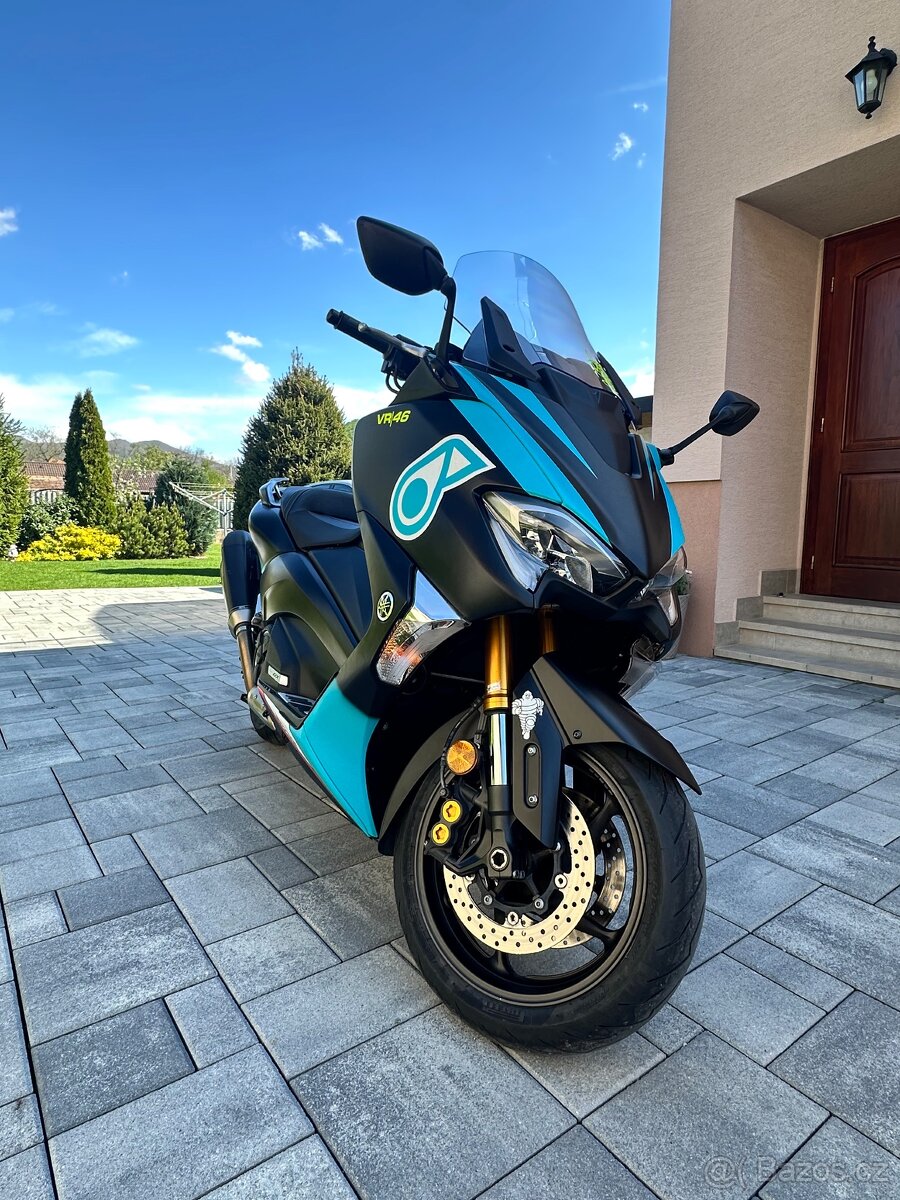 Yamaha T-Max530 Dx akrapovic