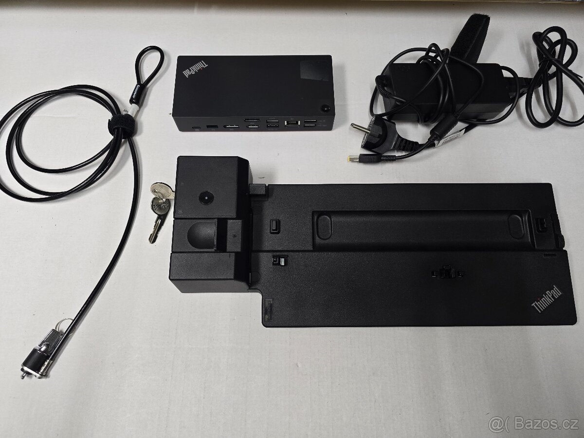 Lenovo příslušenství k notebooku (dok. stanice, nabíječka)