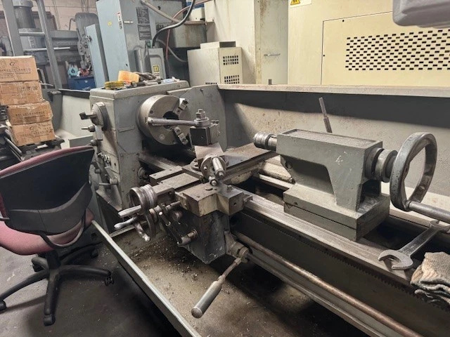 soustruh TWS Long s velkým vřetenovým otvorem a Cholchester