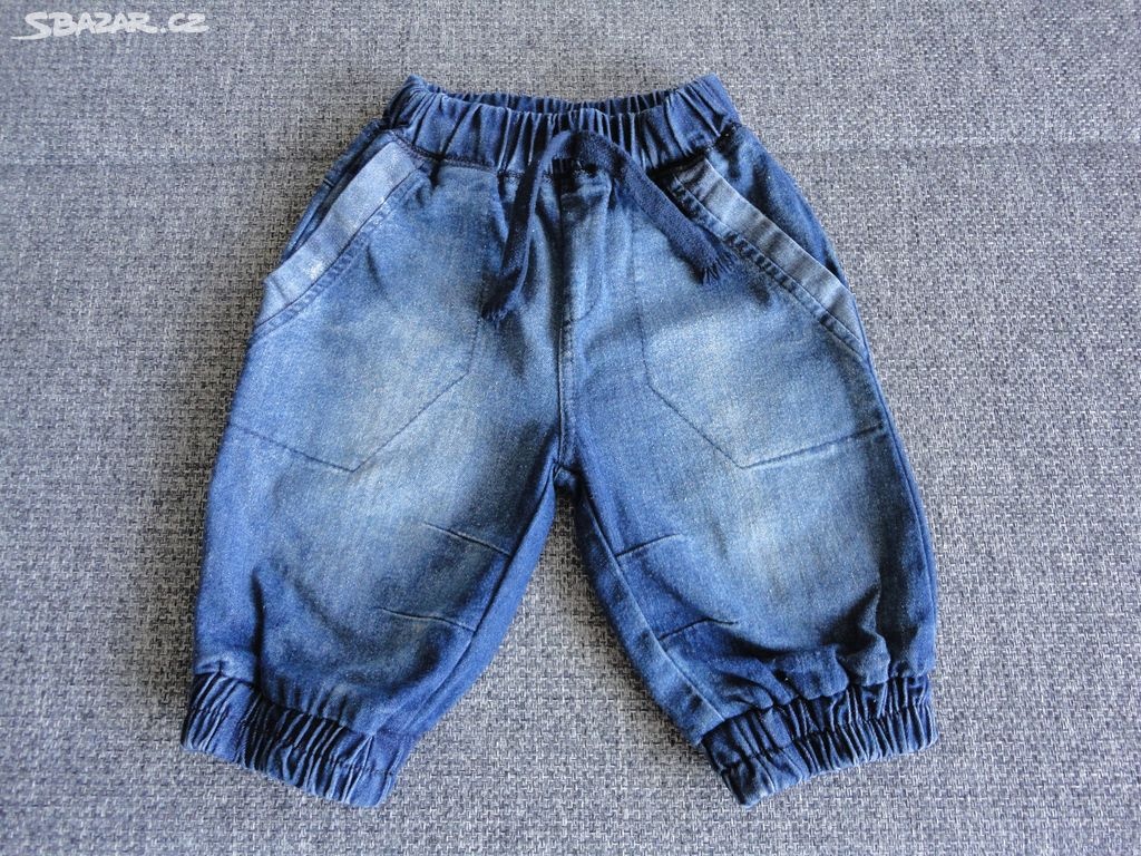 Džínové kraťasy pod kolena. Silnější, ale