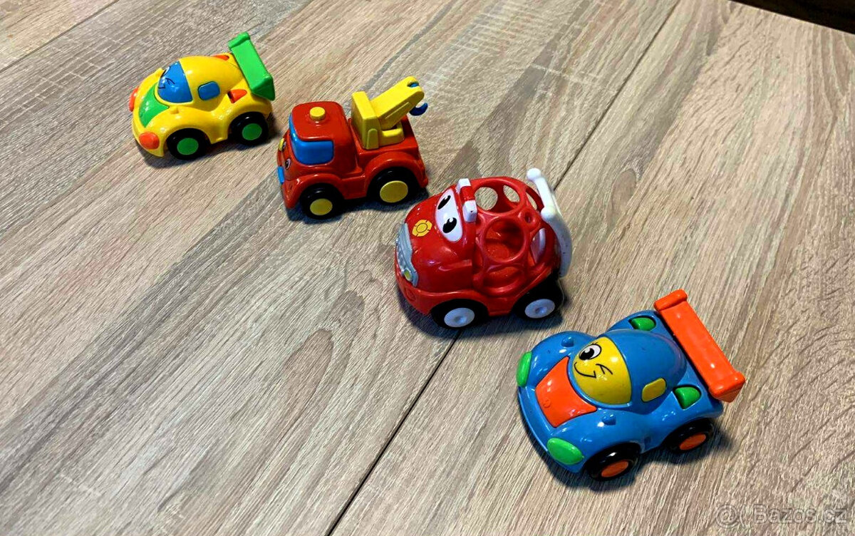 Sada 4 barevných autíček pro nejmenší