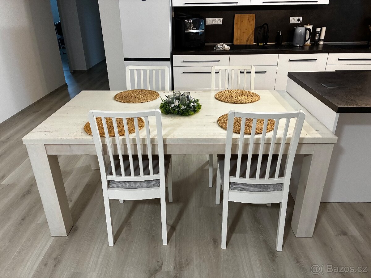 Jidelní stůl z masivu + židle