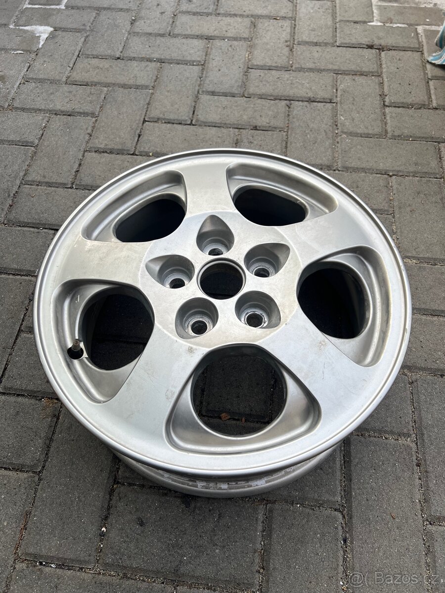 Alu kolo Mitsubishi