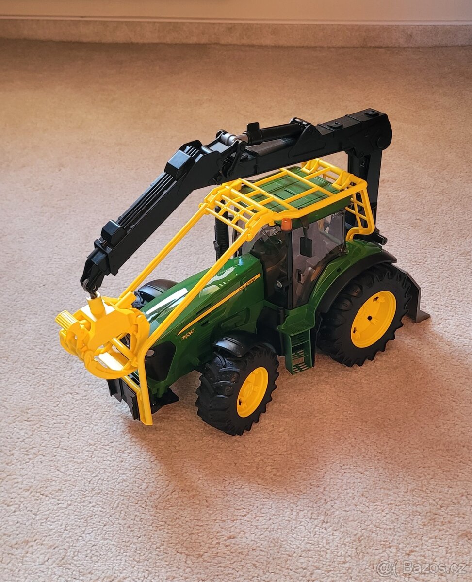 Bruder lesny traktor John Deere 7930