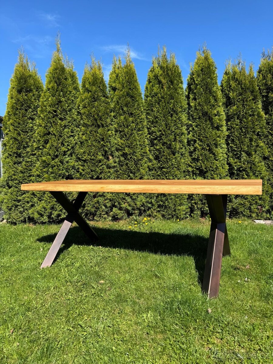 Dubový stůl masiv