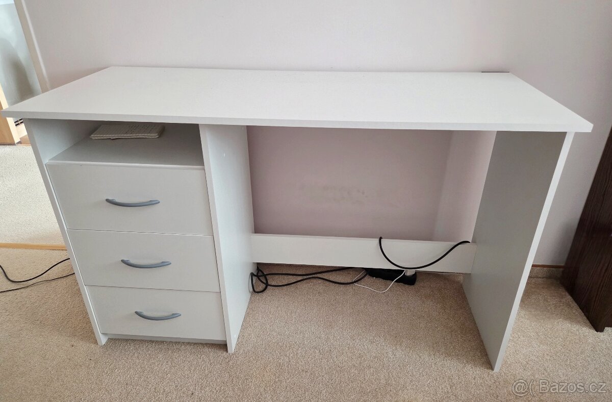 Konferenční stolek, 2× noční stolek, psací stůl