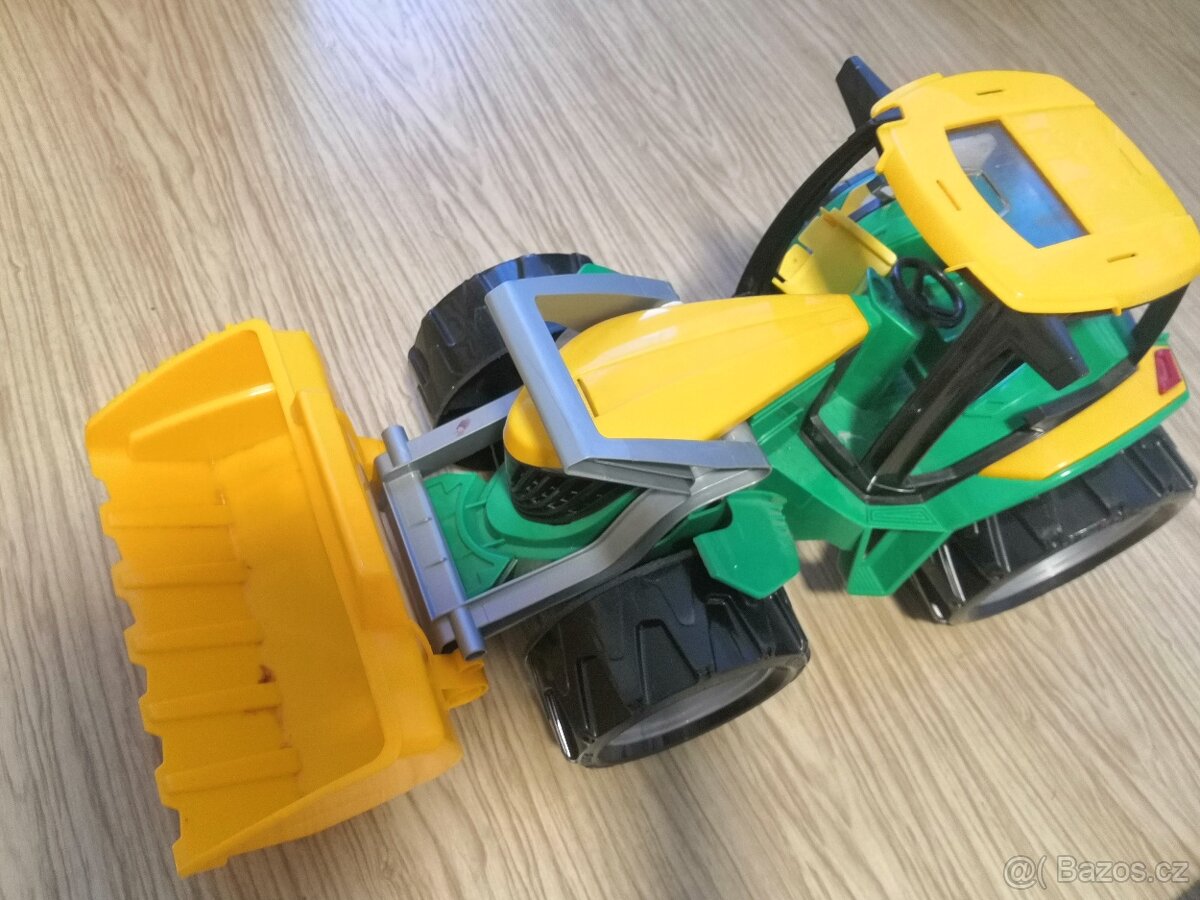 Prodám traktor LENA