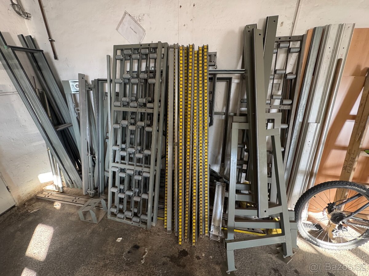 Stroje pro výrobu oken + dráha a zasklívací stolice