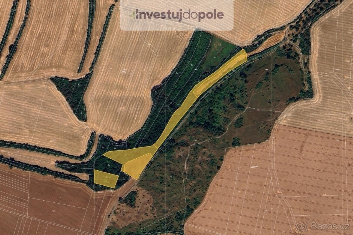 Prodej podílu 1/2 pole 8 967 m², Slatinky