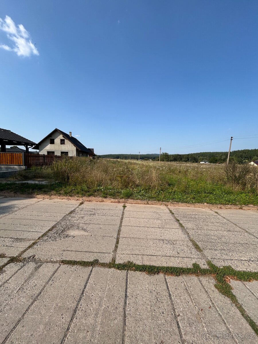 Stavební pozemek 1001m2 LUŽNÁ