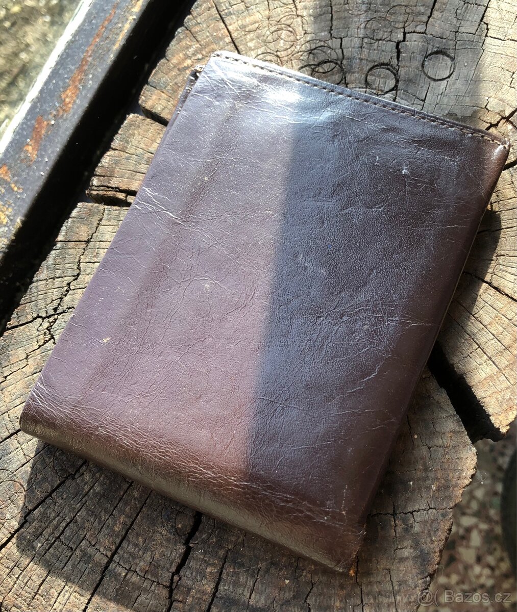 Hnědá pánská peněženka / jednoduchá