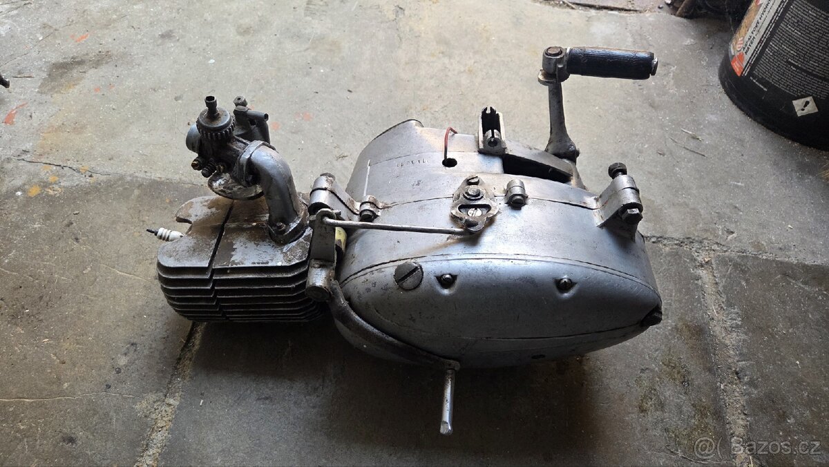 Motor Jawa 20, 21, 23 Pionýr 50, s karburátorem.