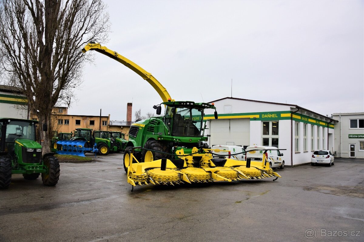 sklízecí řezačka John Deere 9700