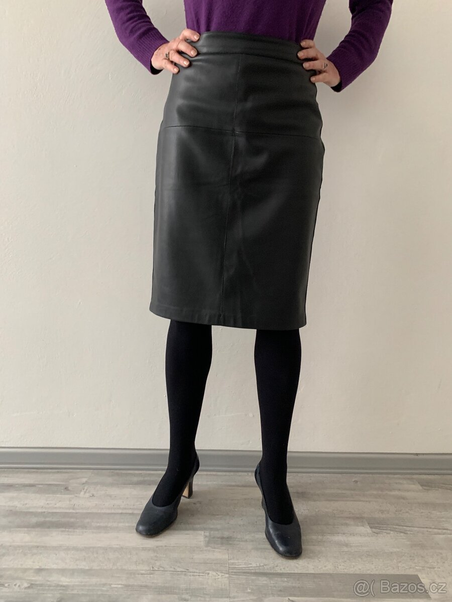 Černá kožená /koženková sukně - vel. M