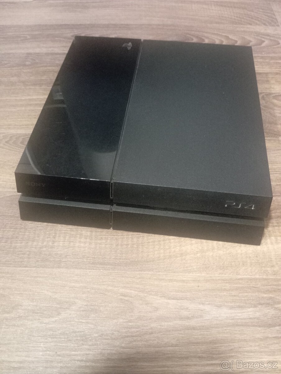 PS4 500GB černá