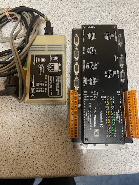 P.L.C.compact výrobce P.L.C.