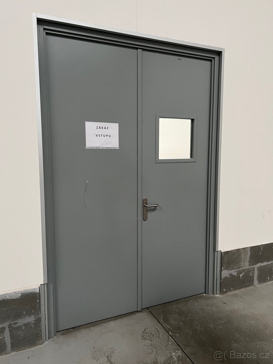 Požární dveře do průmyslové haly
