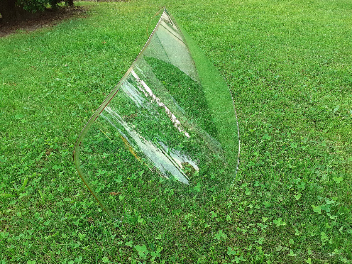 ŠKODA 1000 MB - ZADNÍ SKLO