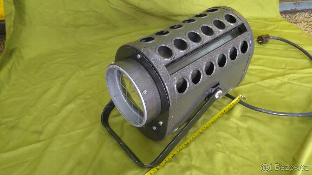 Staré divadelní reflektory