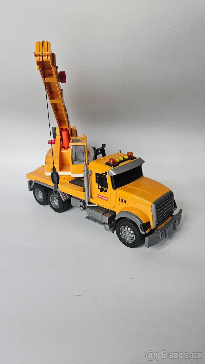 Plastový žlutý interaktivní autojeřáb