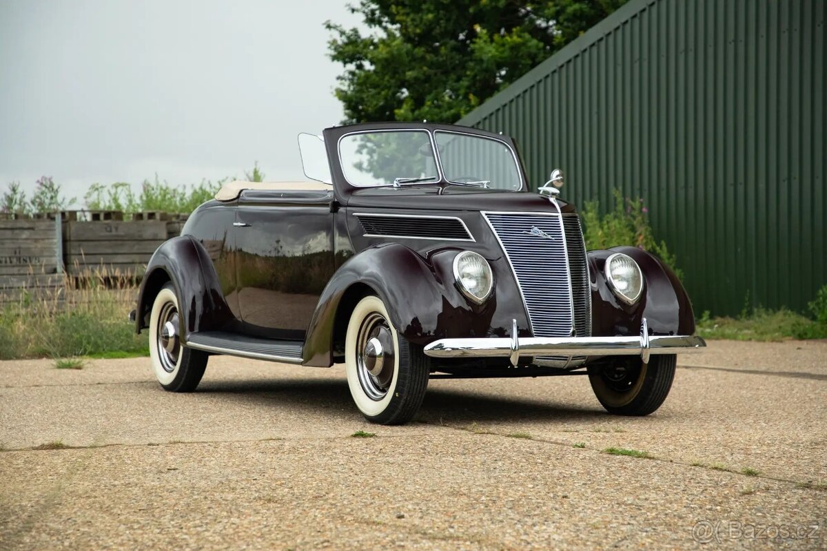 Ford V8 Roadster Deluxe