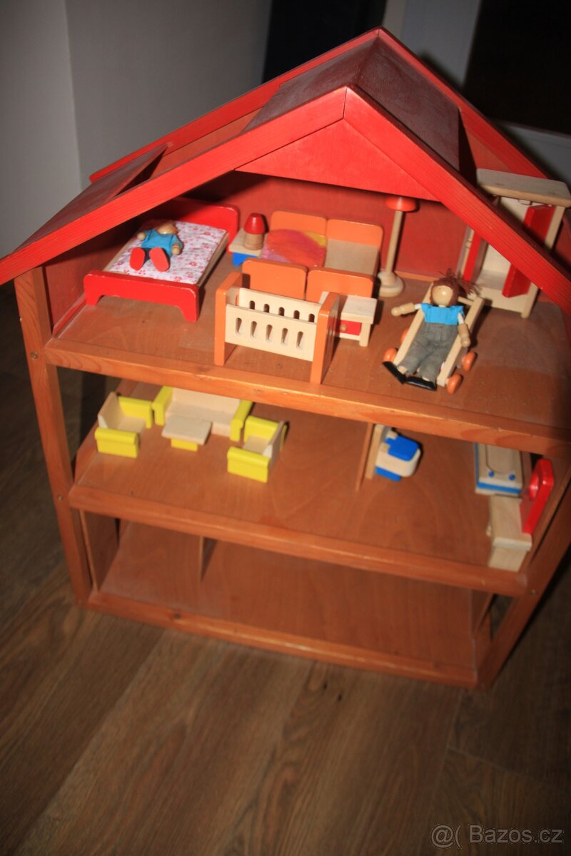 Dřevěný domeček pro panenky