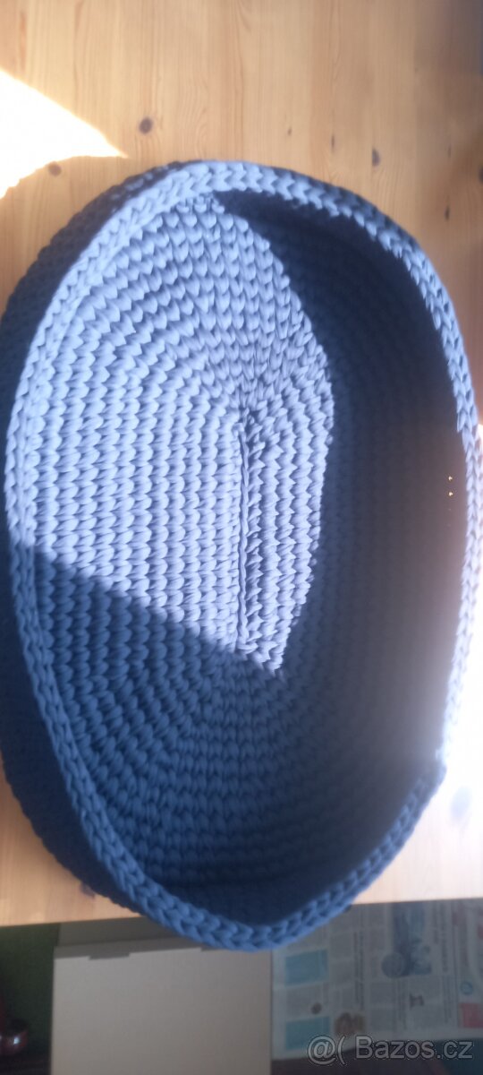 Nový pelíšek pro psa - ruční práce