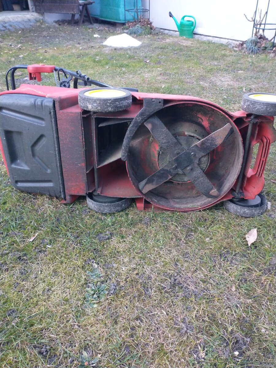 sekačka trávy