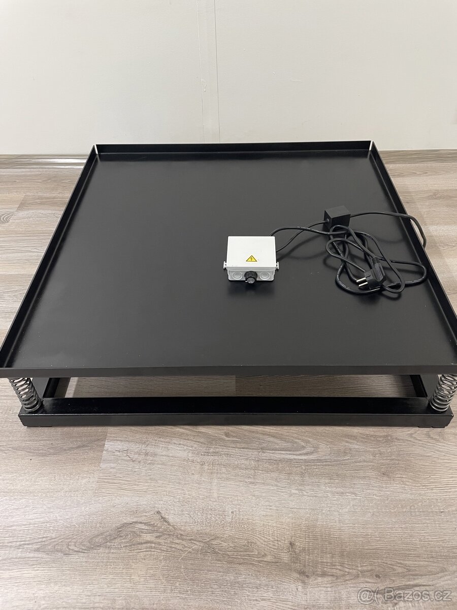 Vibrační stůl, vibrační deska