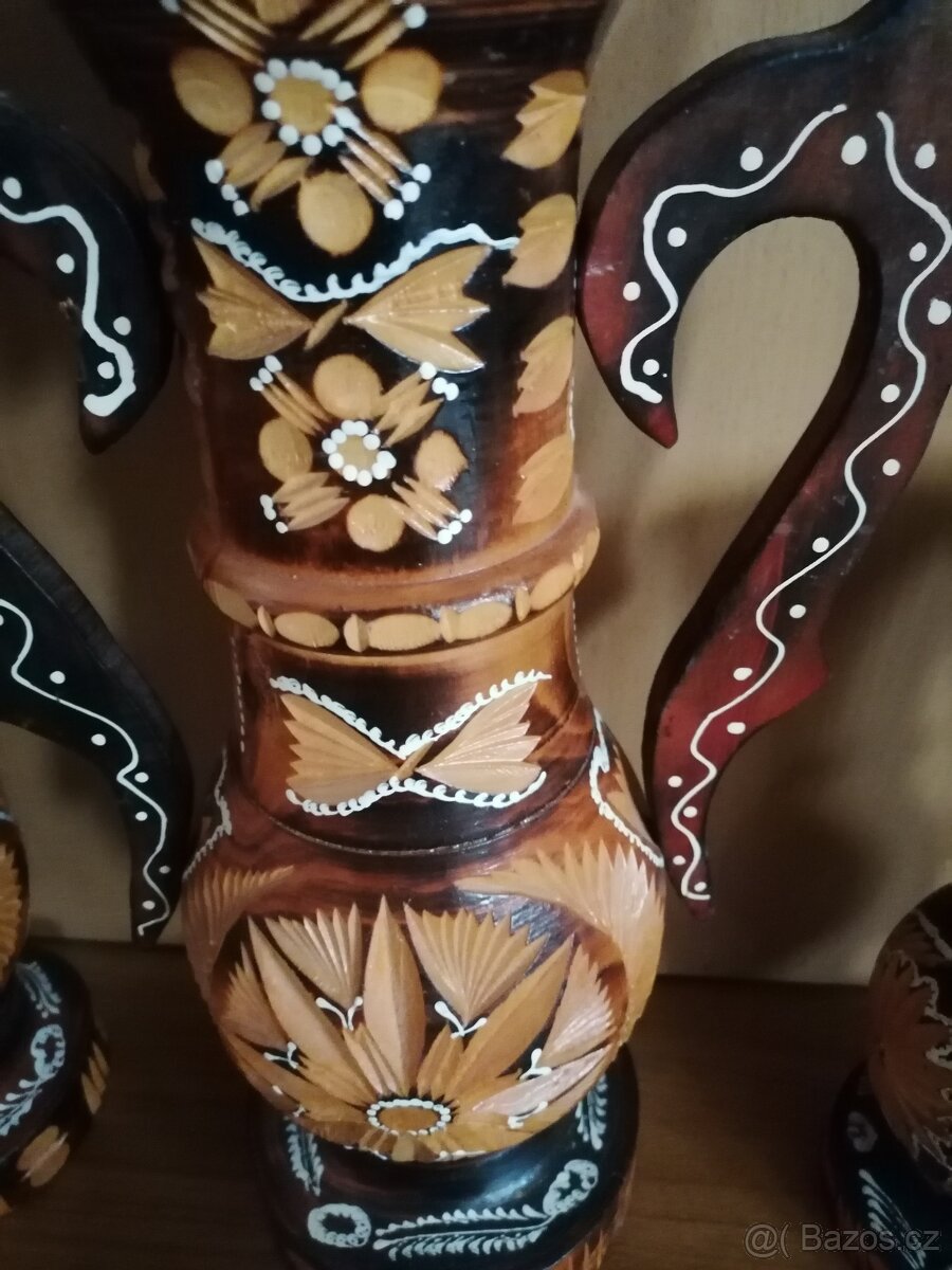 Dřevěné dekorativní vázy