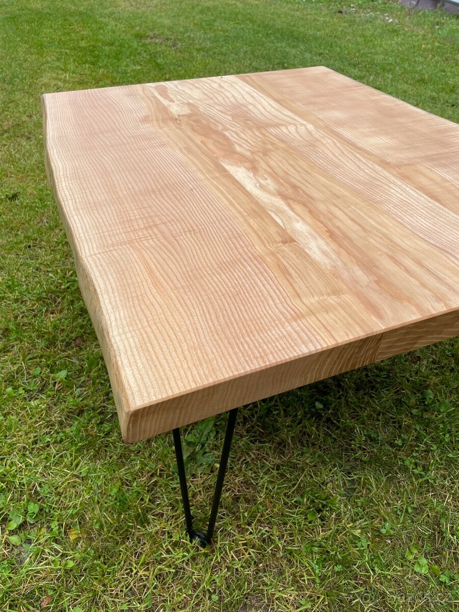 Konferenční stolek