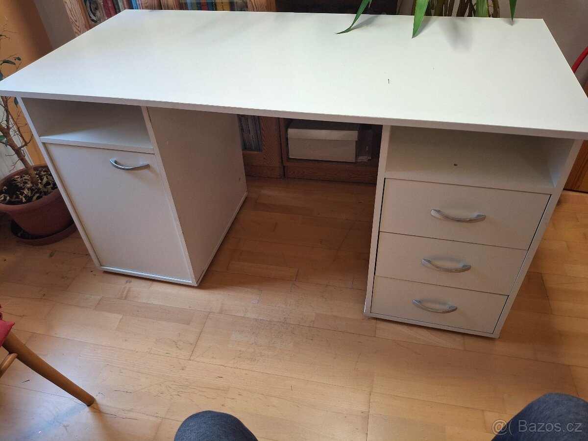 Pracovní stůl, stůl do pracovny, stůl do dětského pokoje