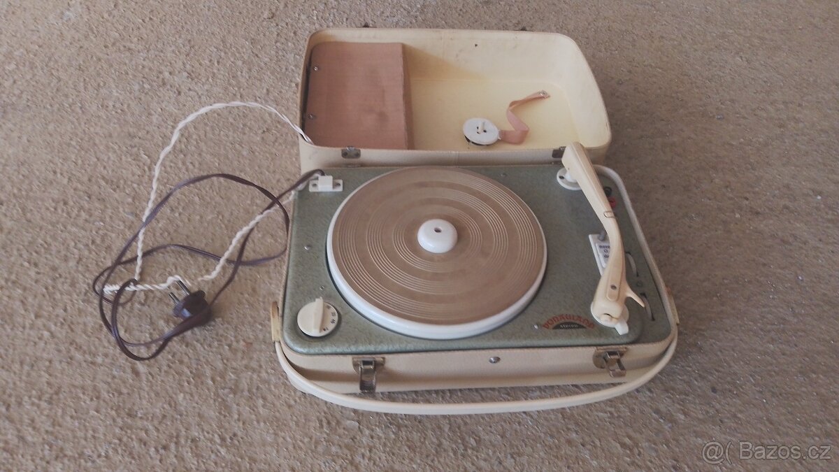 Prodám starý gramofon Donauland .