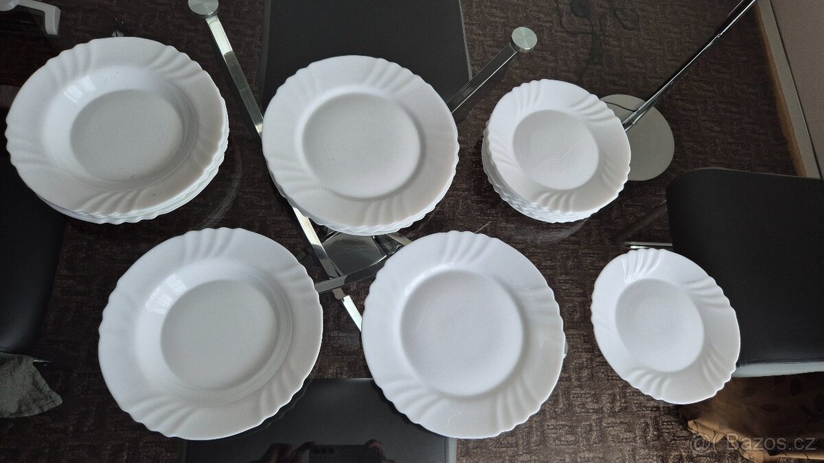 Sada talířů, 22 ks za 300,-