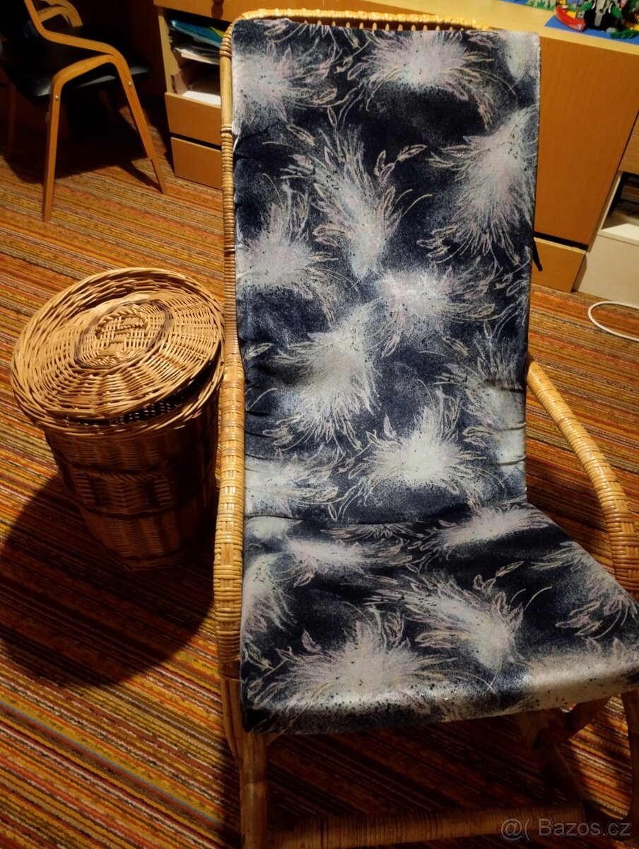 Ratanové houpací křeslo a koš