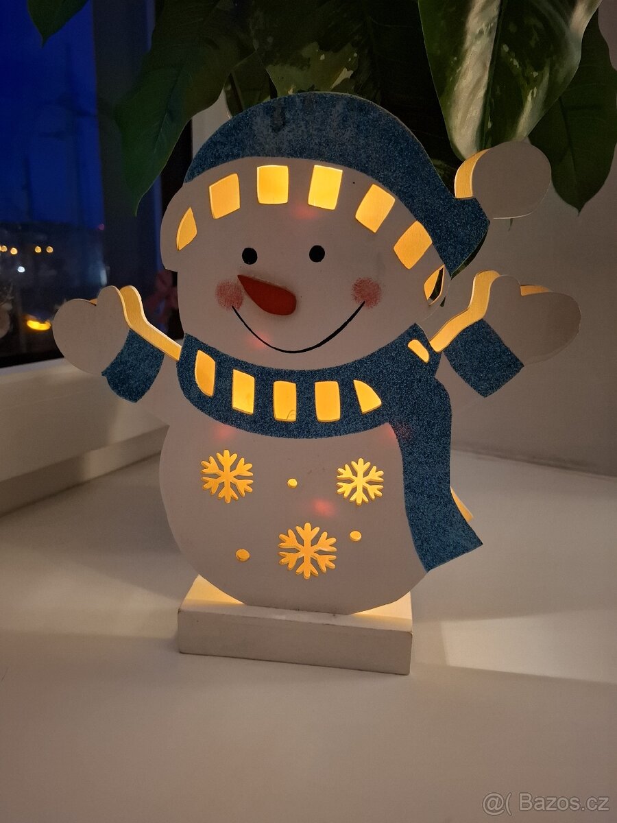 LED vánoční sněhulák dřevěný, 26,5cm, 2xAA, teplá bílá
