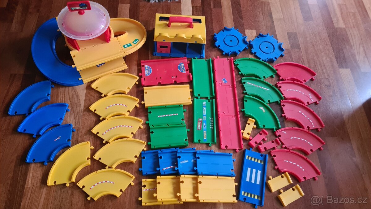 Autodráha, garáž, stanice Wader