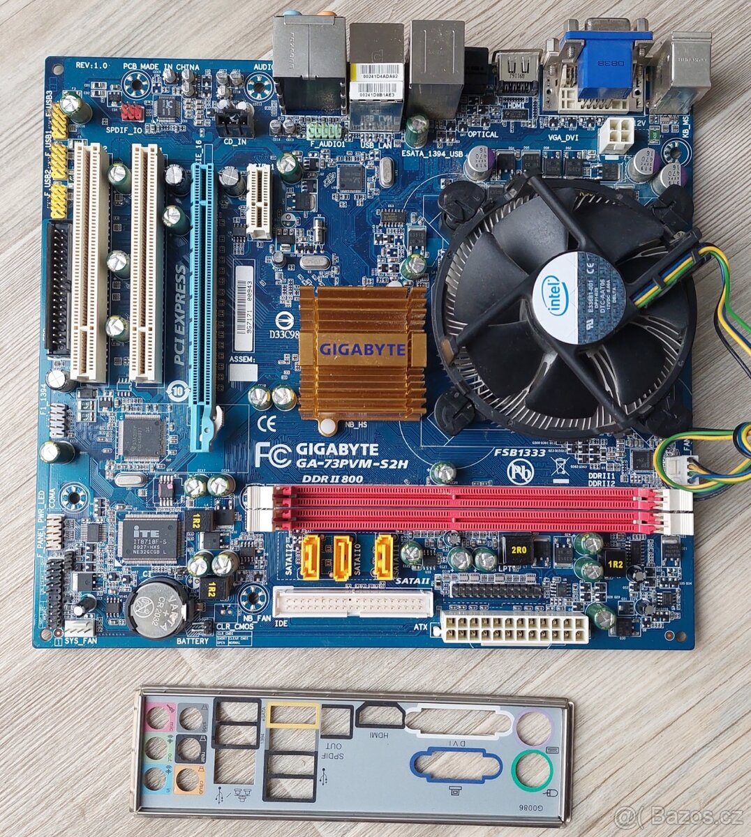 GIGABYTE GA-73PVM-S2H Celeron E3400 LGA775