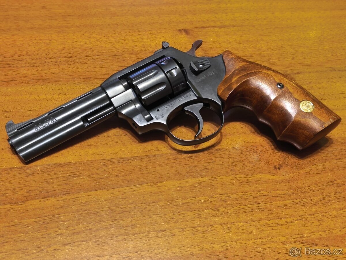 Flobert revolver ALFA 641 cal. 6mm - černý, dřevo
