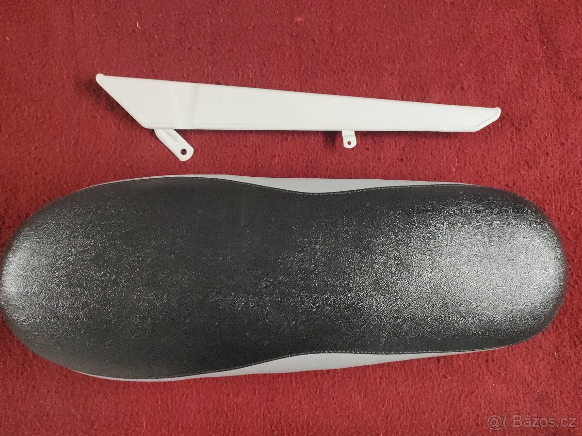 Jawa pionýr nové sedlo a kryt řetězu