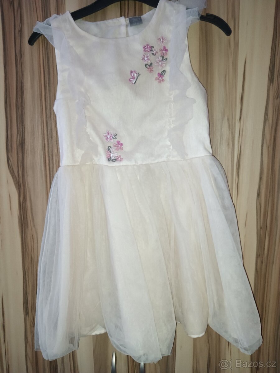 Dívčí šaty