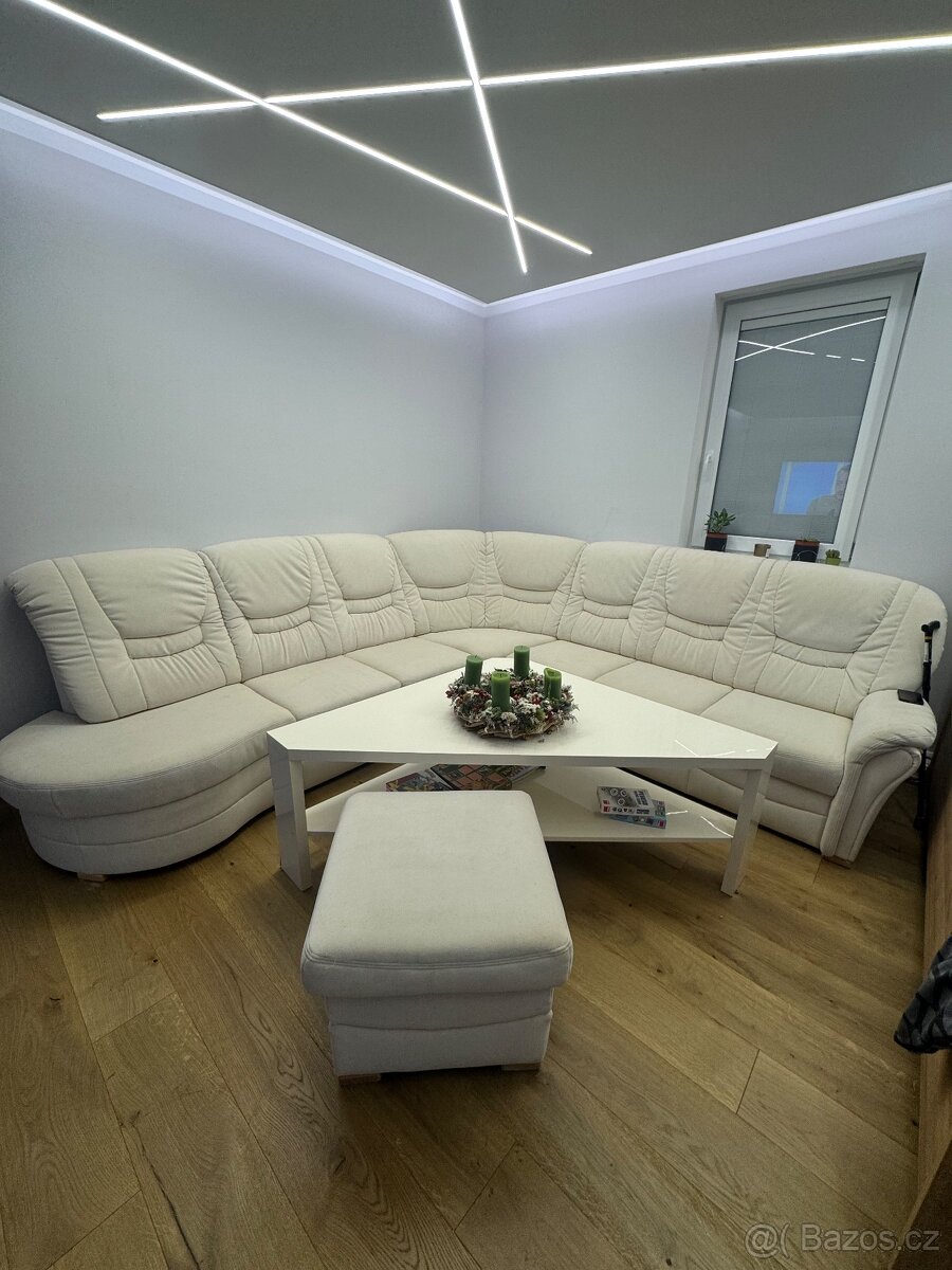 Prodám použitou béžovou sedačku