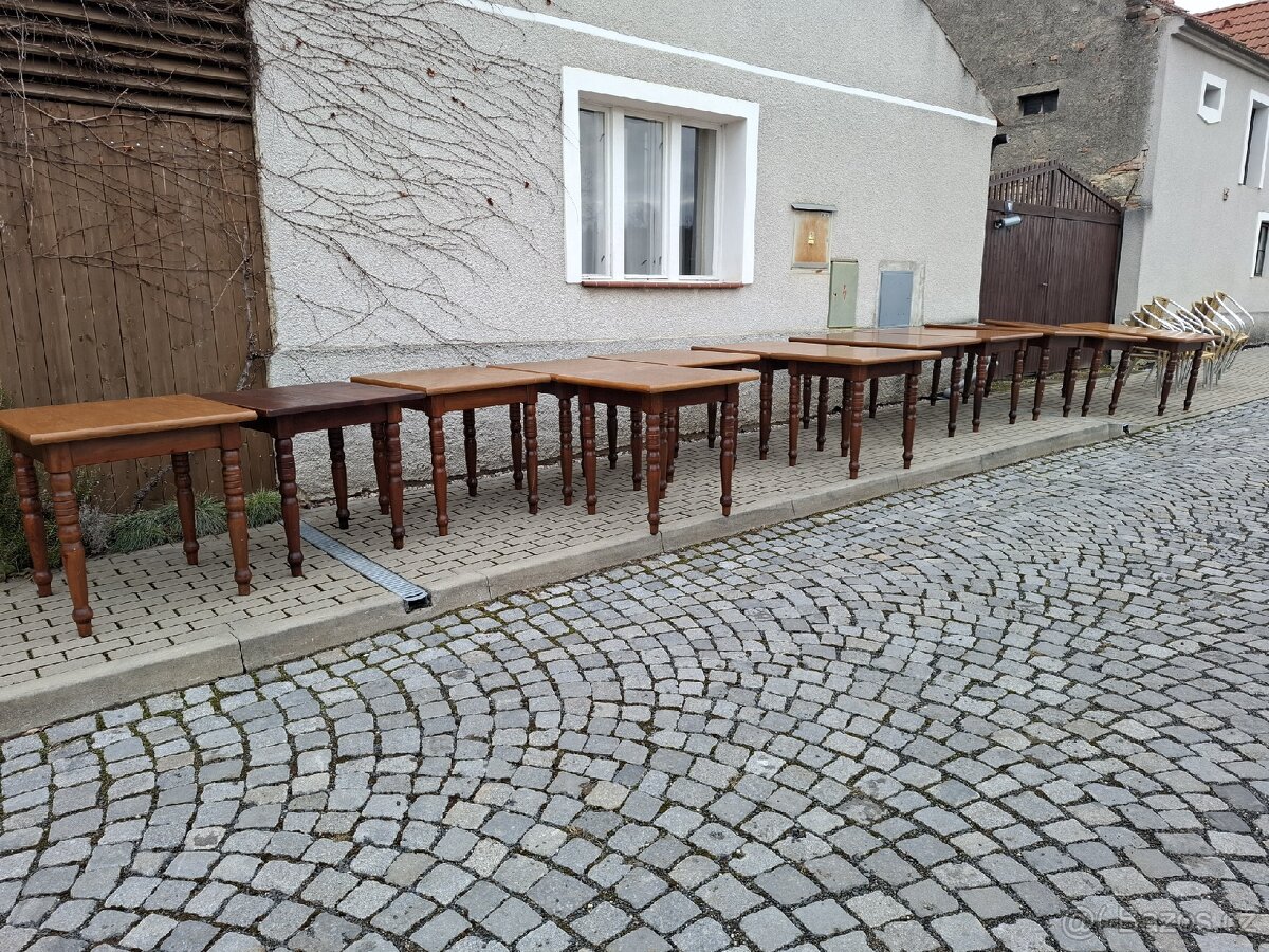 13x stoly z restaurace hospody