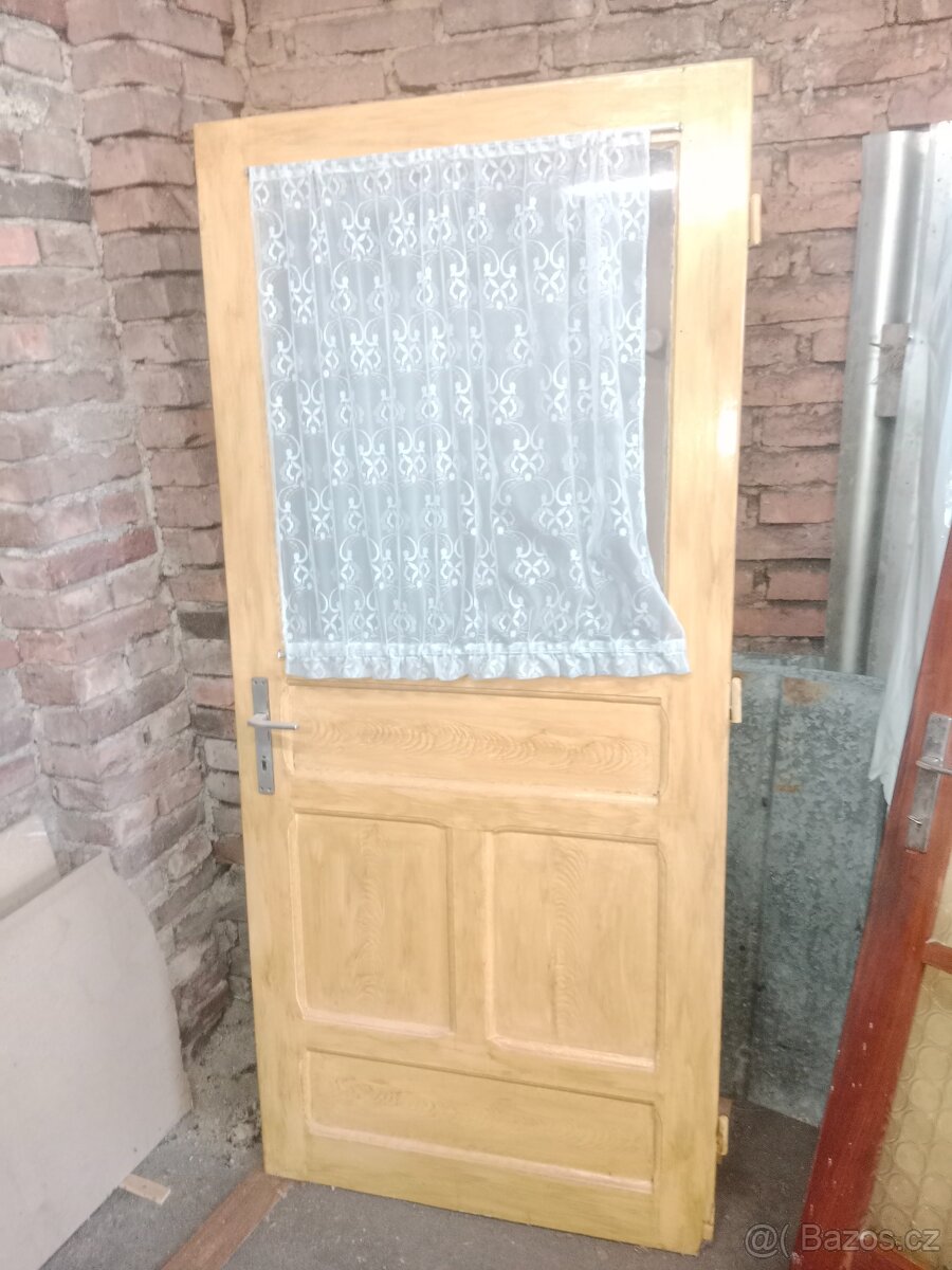 dveře