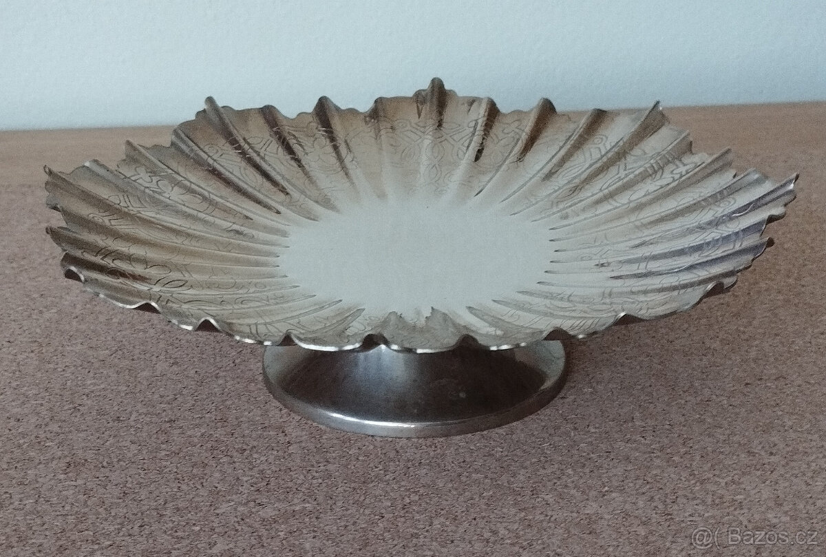 Kovový nástolec např na ovoce