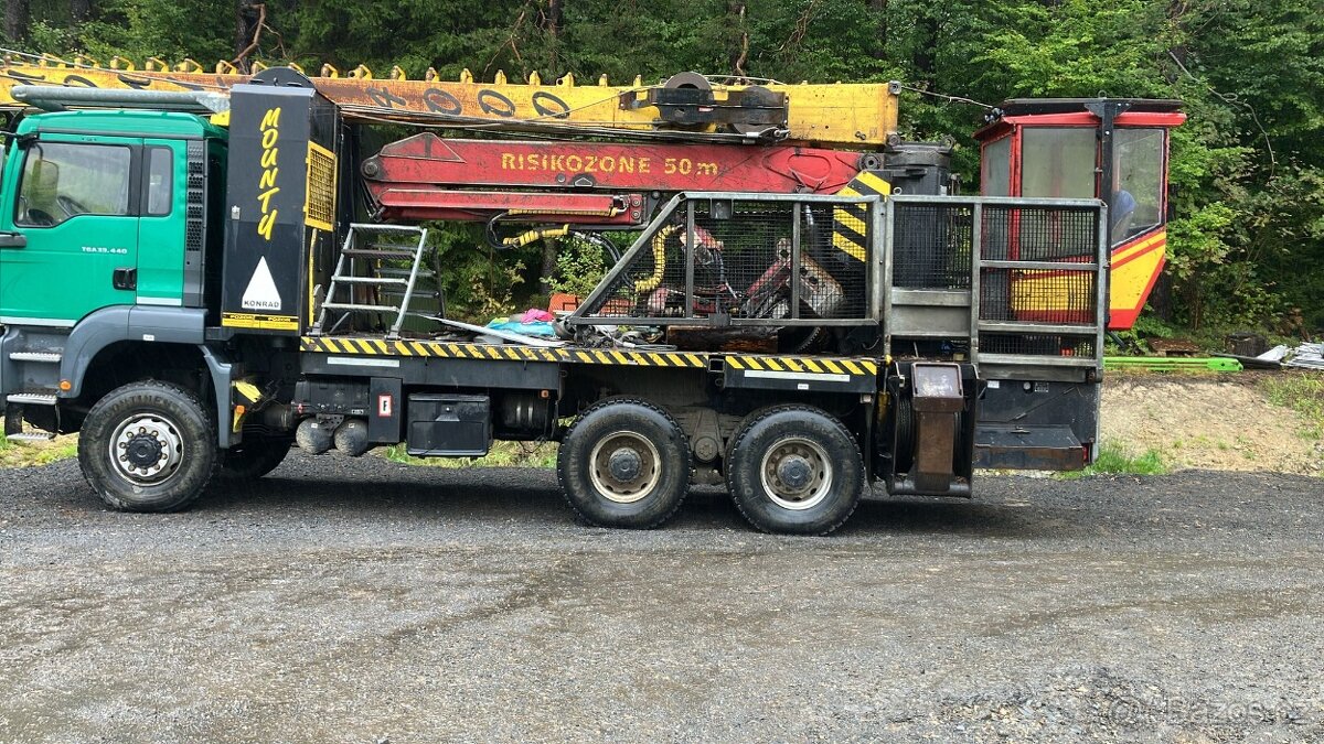 Lesni lanovka Mounty 4000 samojizdny pracovni stroj
