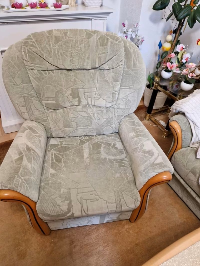 Křesla 2 ks - jako nová, masivní dřevo a látka