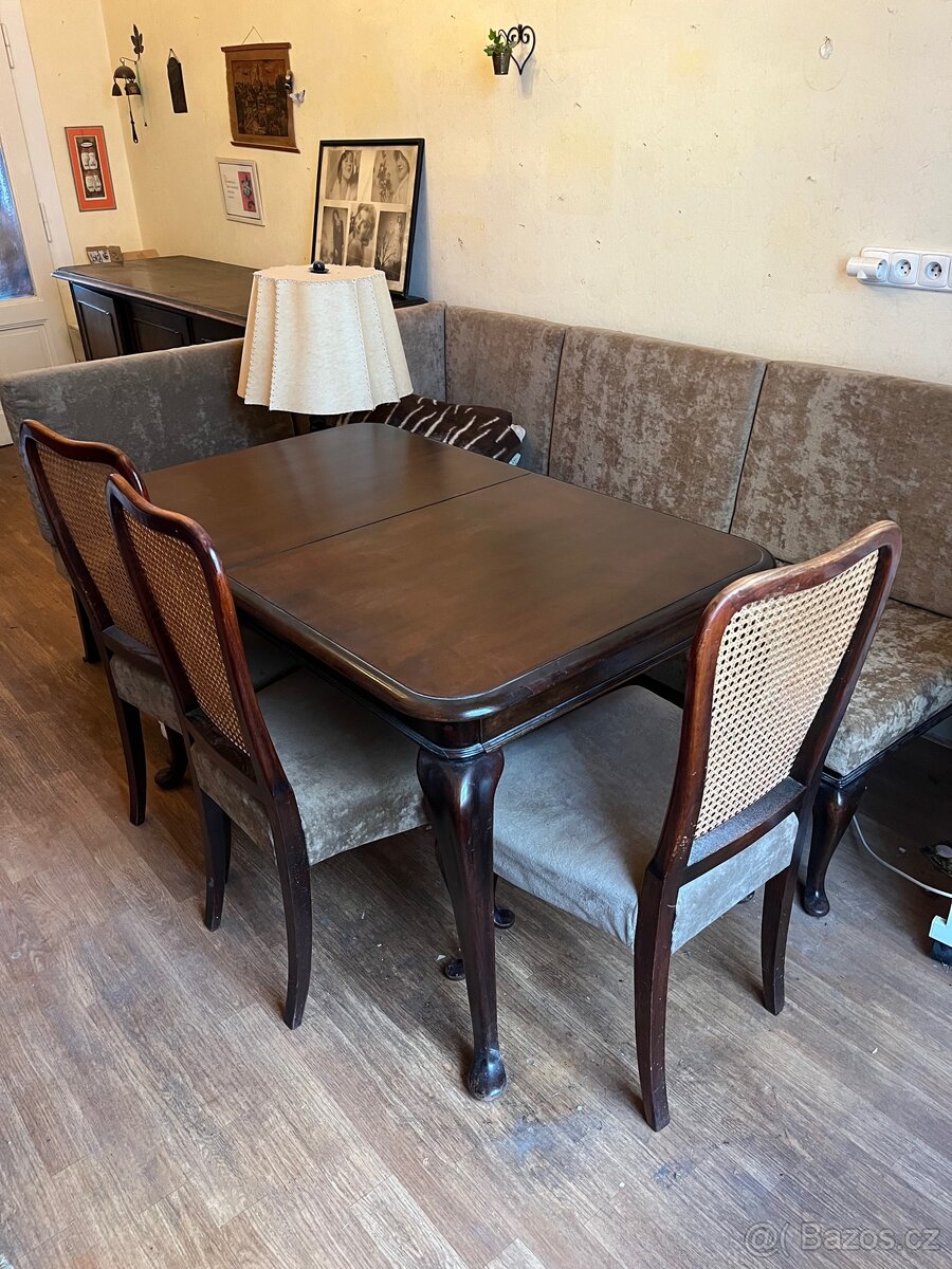 Vintage rozkládací jídelní stůl