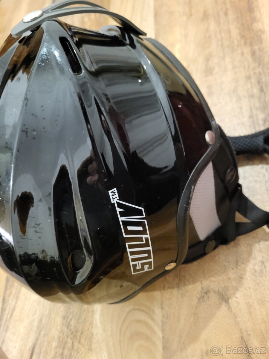Prodám dvě lyžařské helmy